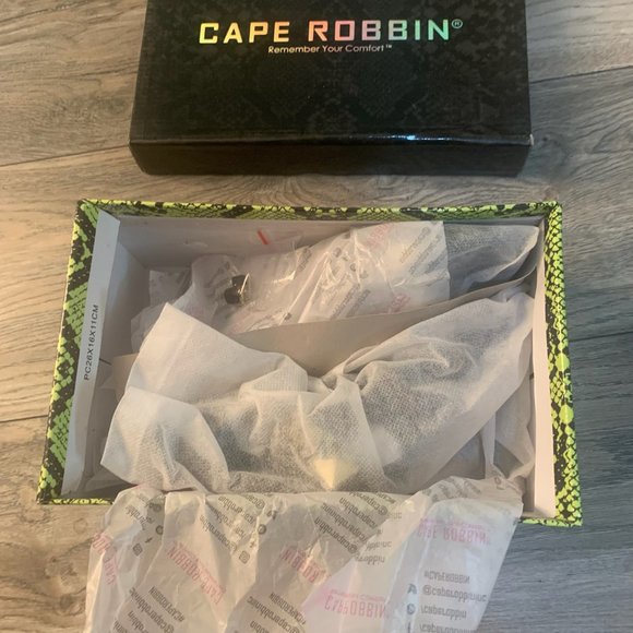 NWT CAPE ROBBIN AIGO GOLD STUDDED LACE UP‎ HEELS BLACK 5.5 - Picture 6 of 14